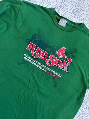 MLB Boston Red Sox Irish Luck St. Patrick's Day Graphic T-Shirt XL?